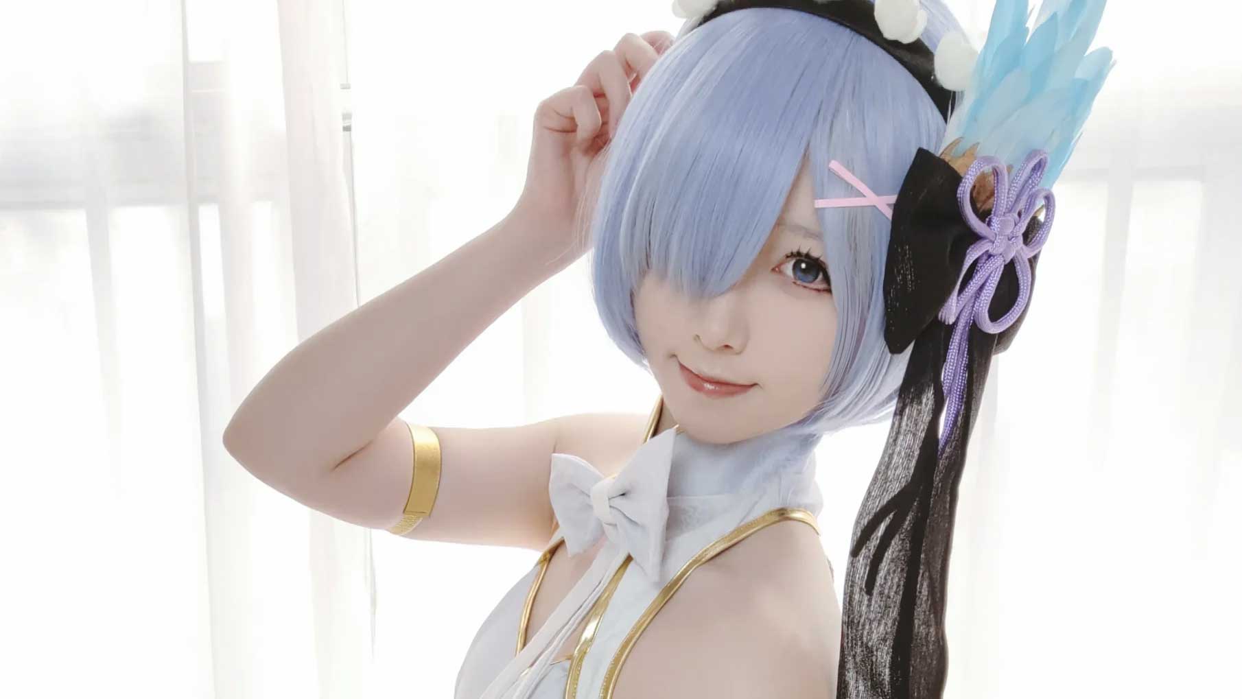  Đắm mình trước bộ cosplay cô nàng Rem trong Re:Zero vô cùng nóng bỏng