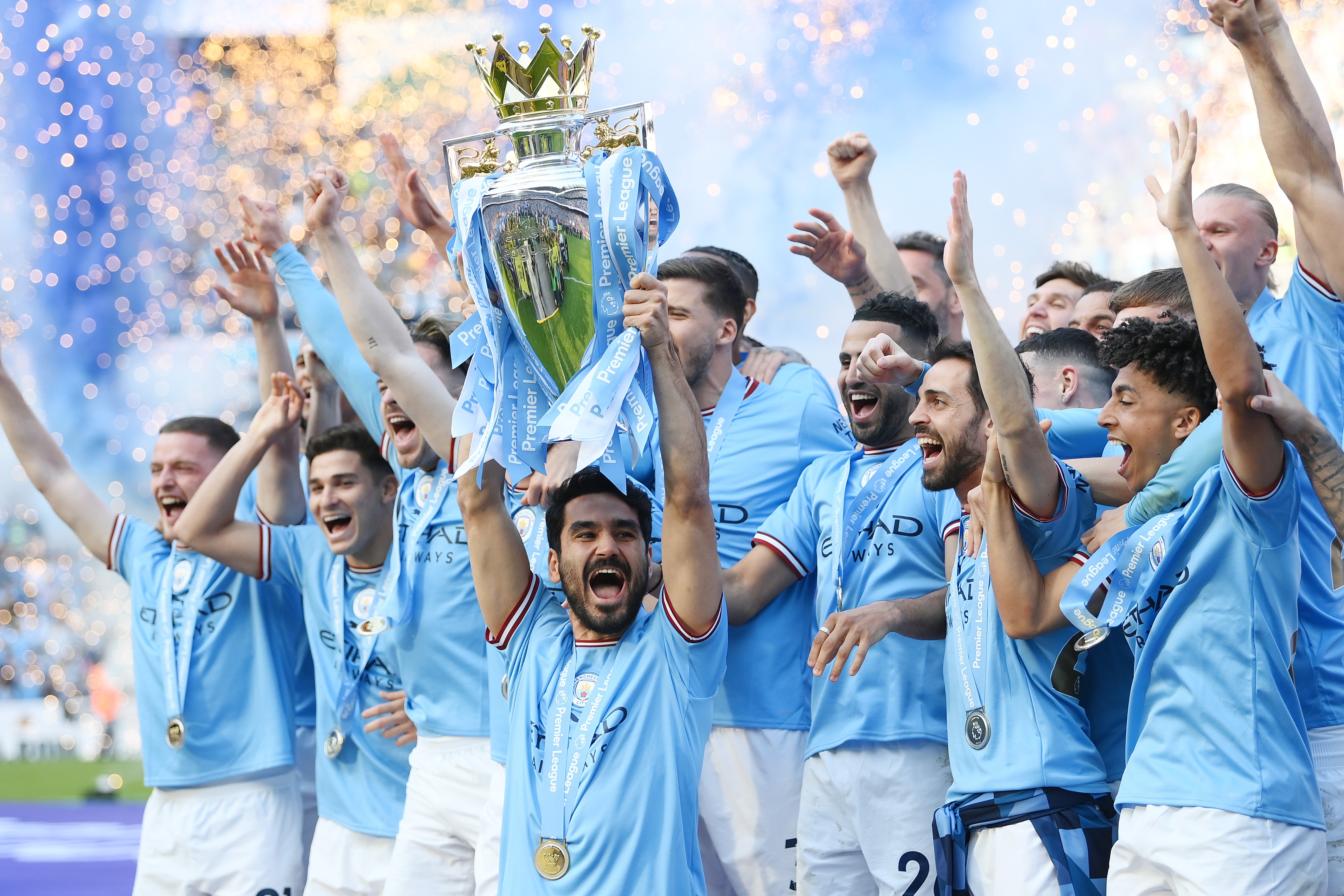 Pep Guardiola đáp trả lại tuyên bố loại Man City khỏi Champions League