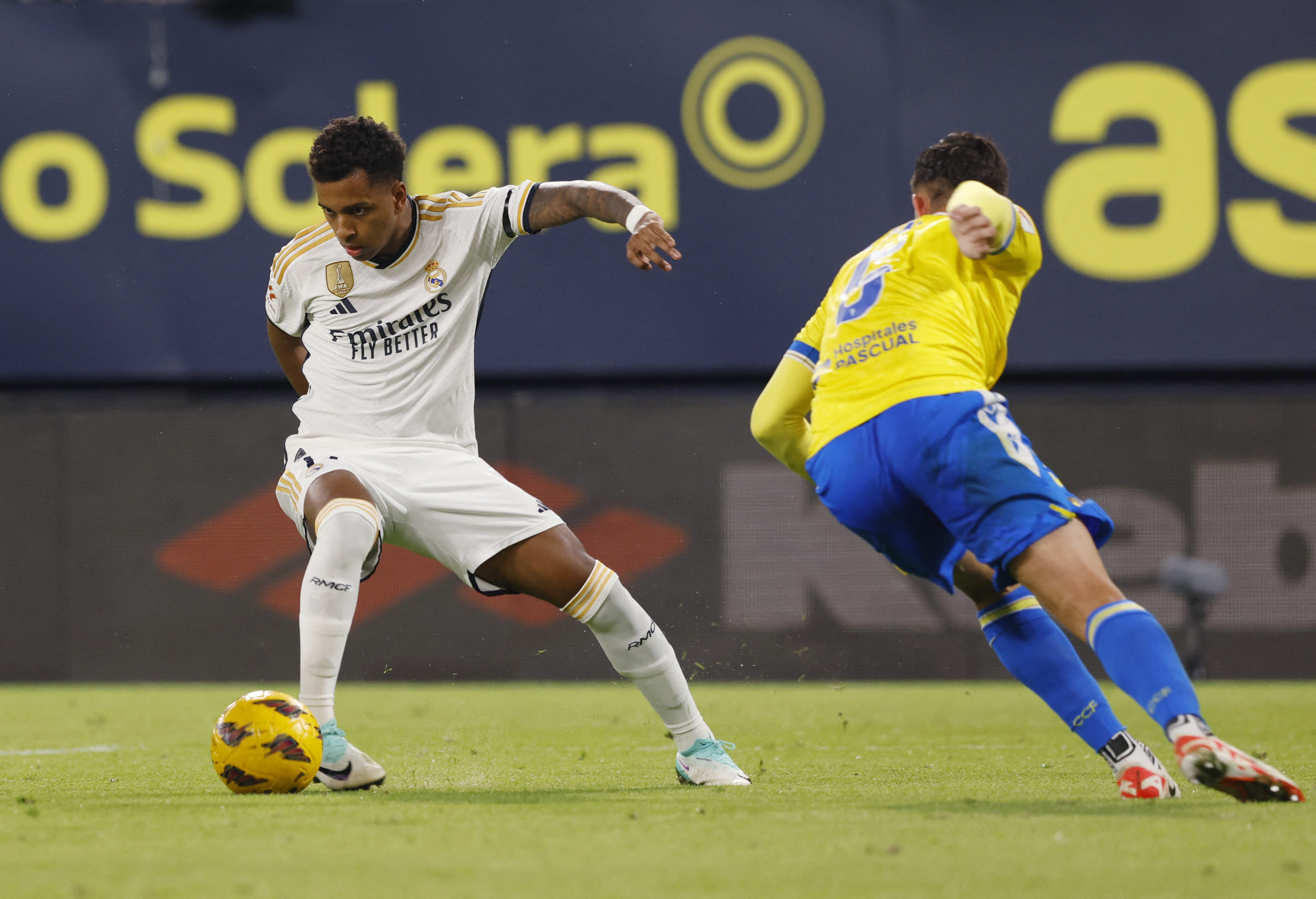 Tiền đạo Real Madrid kêu gọi fan làm điều đặc biệt trước Man City tại Champions League