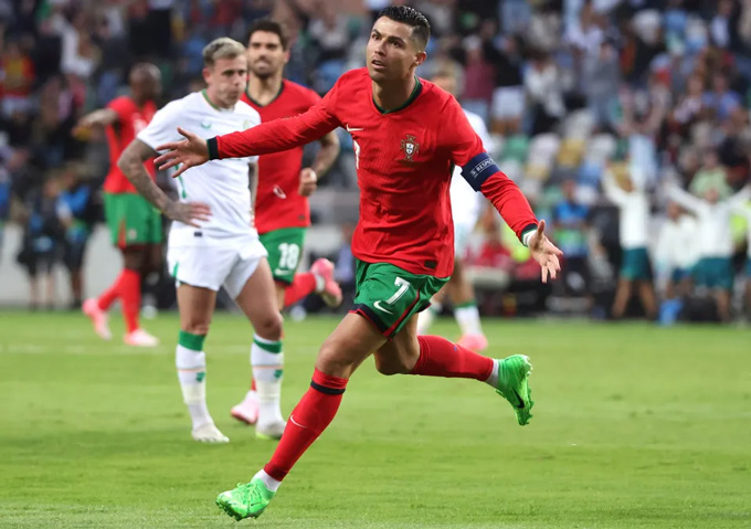  Cristiano Ronaldo sẵn sàng chinh phục chiếc giày vàng EURO 2024