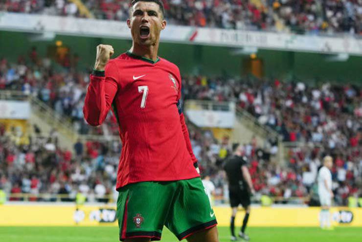  Ronaldo lập cú đúp giúp Bồ Đào Nha thắng Cộng hòa Ireland