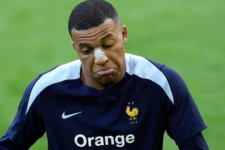  Kylian Mbappe tái xuất cùng tuyển Pháp trước trận đấu với Hà Lan tại Euro 2024