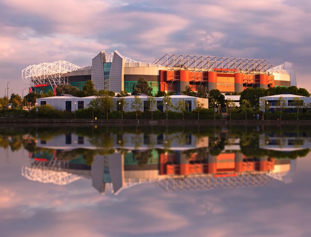 Giới chủ Man United chi tiền tỉ, quyết tâm 'làm mới' Old Trafford