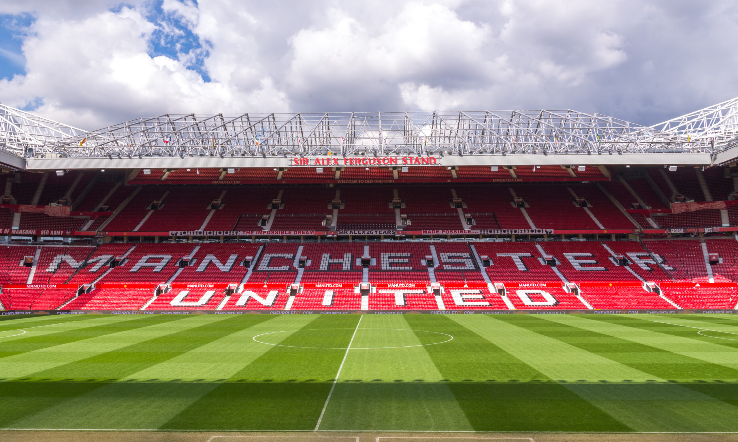 Giới chủ Man United chi tiền tỉ, quyết tâm 'làm mới' Old Trafford