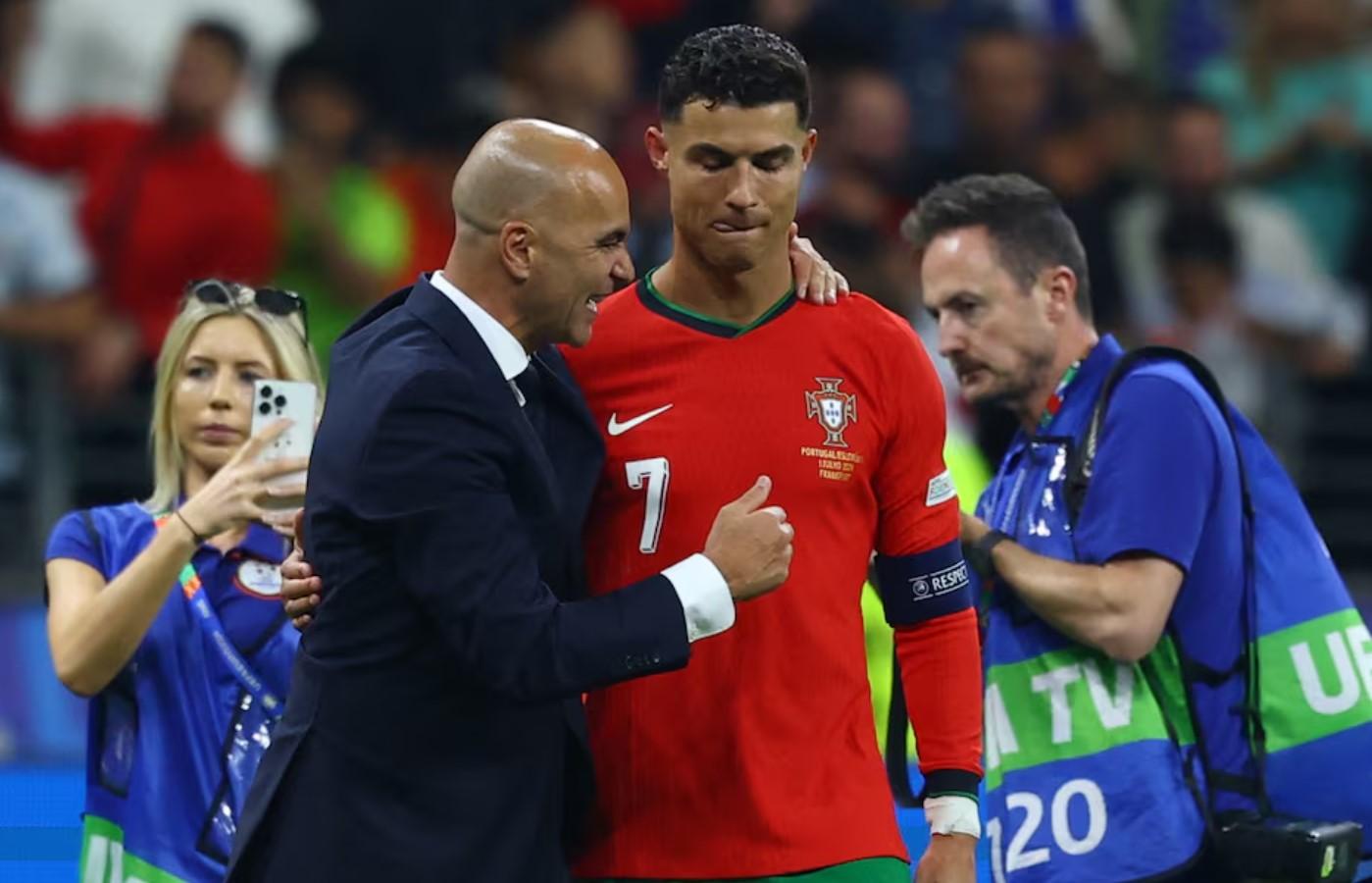  HLV tuyển Bồ Đào Nha nói gì về Ronaldo sau trận thắng Slovenia