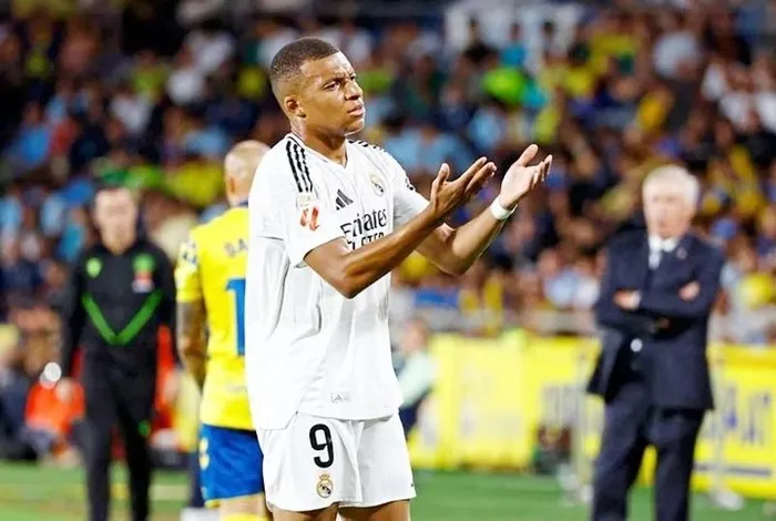  Real Madrid họp khẩn, gỡ bỏ hình ảnh quảng cáo liên quan đến Mbappe vì nghi án hiếp dâm